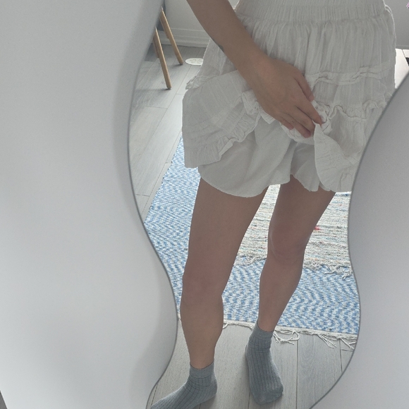 Tiered White Mini Skirt - Lightweight Ruffle Design - Picture 3 of 3